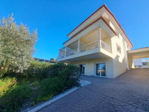 Moradia V5 em pleno centro de Ourém