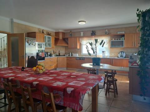 Moradia V5 em pleno centro de Ourém