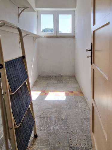 Moradia V6+1 para reabilitação em Algueirão