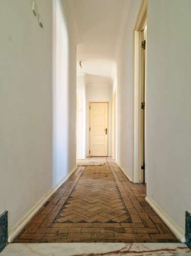 Moradia V6+1 para reabilitação em Algueirão