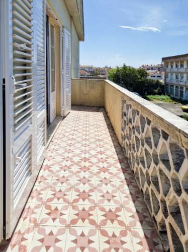 Moradia V6+1 para reabilitação em Algueirão