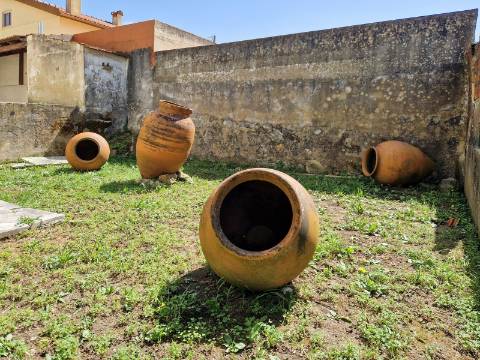 Moradia V6+1 para reabilitação em Algueirão