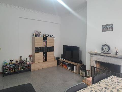 Bom apartamento T2 no Casal do Marco, Seixal