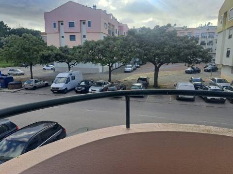 Bom apartamento T2 no Casal do Marco, Seixal