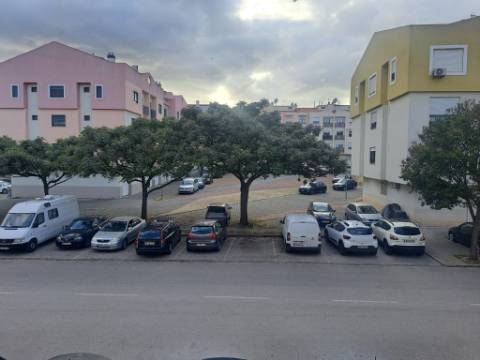 Bom apartamento T2 no Casal do Marco, Seixal