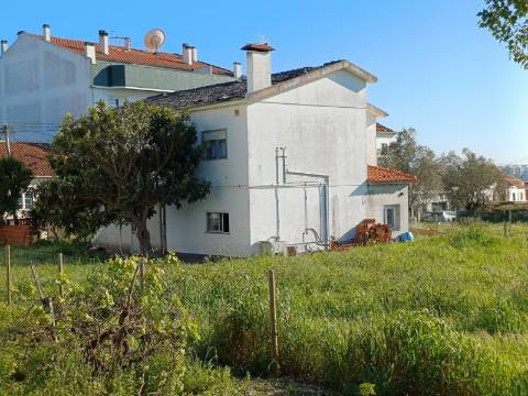 Terreno com 1.342 m² localizado no centro de Leiria, com uma vista privilegiada para o castelo