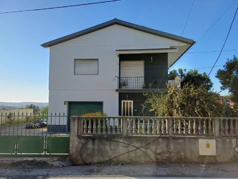 Terreno com 1.342 m² localizado no centro de Leiria, com uma vista privilegiada para o castelo