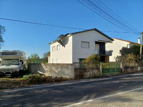 Terreno com 1.342 m² localizado no centro de Leiria, com uma vista privilegiada para o castelo