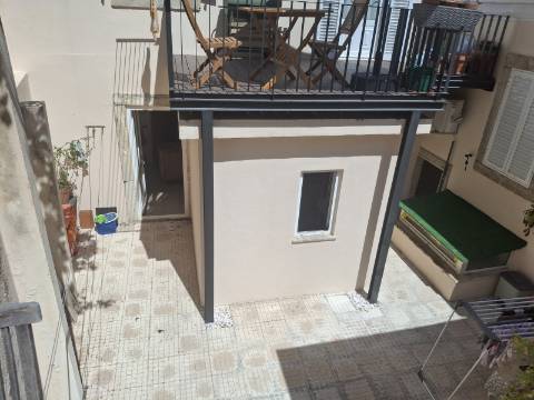 Apartamento com terraço para reabilitação - São Vicente