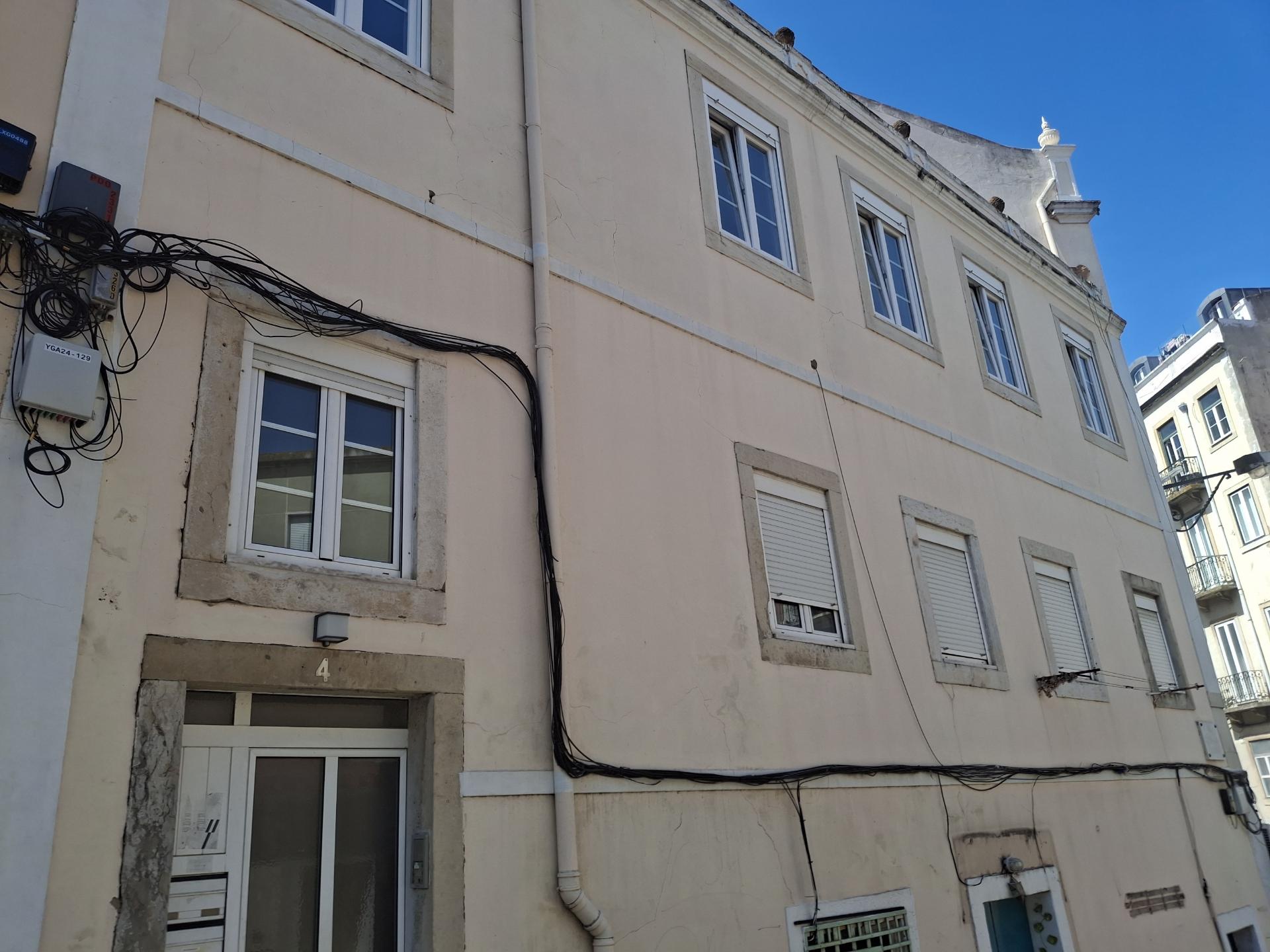 Apartamento com terraço para reabilitação - São Vicente