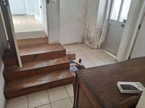 Apartamento com terraço para reabilitação - São Vicente