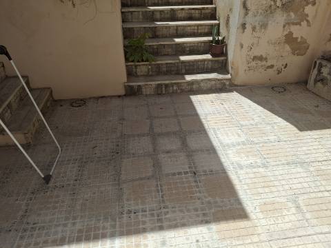 Apartamento com terraço para reabilitação - São Vicente