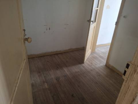 Apartamento com terraço para reabilitação - São Vicente