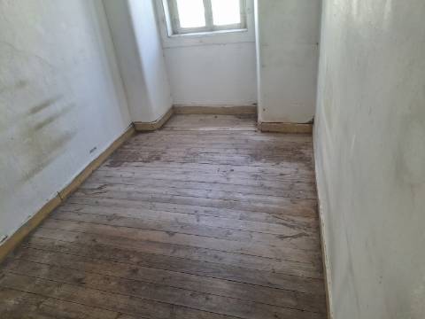 Apartamento com terraço para reabilitação - São Vicente
