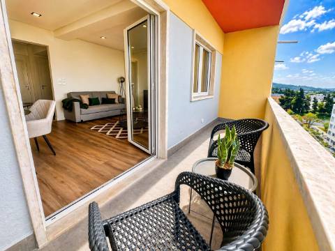 Apartamento T3 com varanda em reabilitação - Benfica