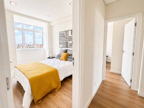 Apartamento T3 com varanda em reabilitação - Benfica