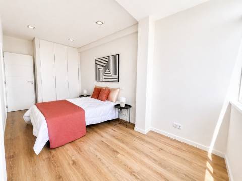 Apartamento T3 com varanda em reabilitação - Benfica