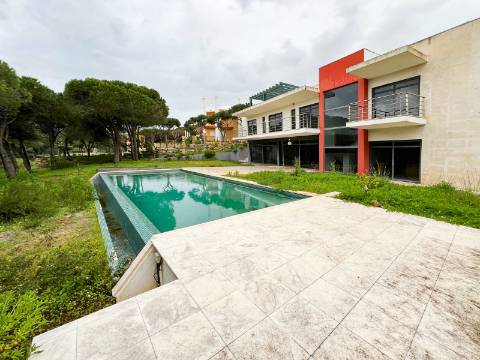 Moradia V4 de excelência a 500 metros da Praia Verde, em Castro Marim