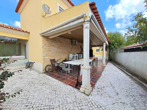 Moradia V4+1 em Roliça, em condomínio Domicillium Villas