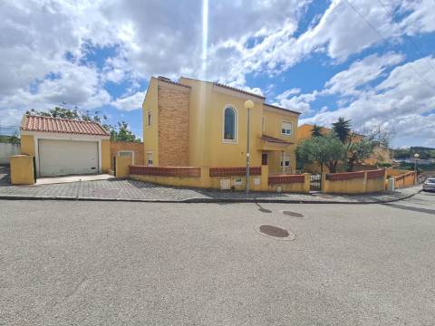 Moradia V4+1 em Roliça, em condomínio Domicillium Villas