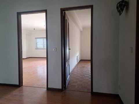 Bom apartamento T3 no centro de Ourém
