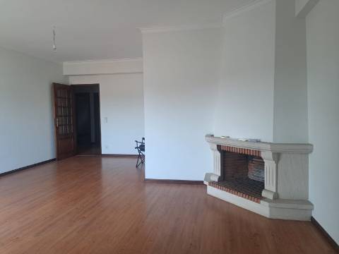 Bom apartamento T3 no centro de Ourém