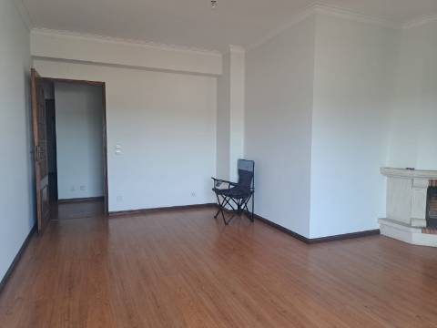Bom apartamento T3 no centro de Ourém