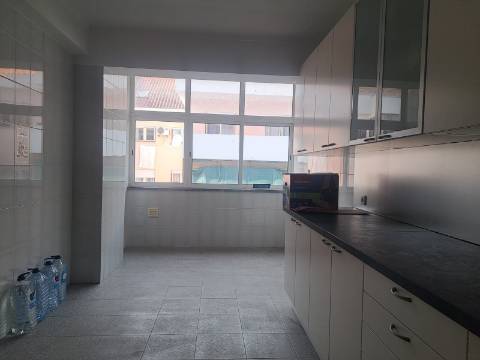 Bom apartamento T3 no centro de Ourém
