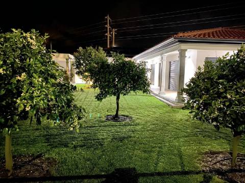 Moradia Contemporânea Térrea Totalmente Autónoma a 2 Minutos da Praia