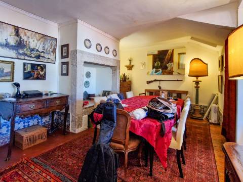 Apartamento T2+2 no Largo do Carmo