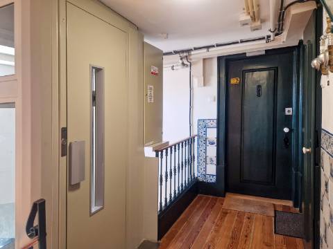 Apartamento T2+2 no Largo do Carmo