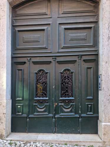 Apartamento T2+2 no Largo do Carmo