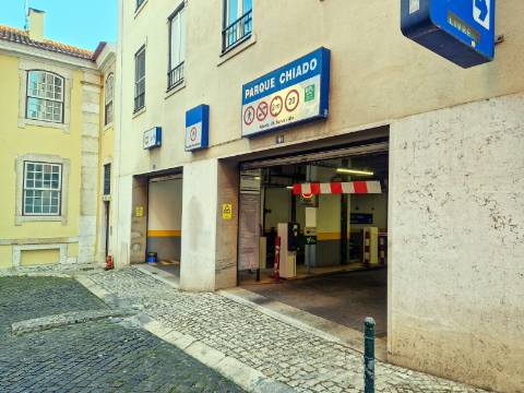 Apartamento T2+2 no Largo do Carmo