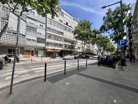 T2+1 a estrear com logradouro privativo na Avenida General Roçadas
