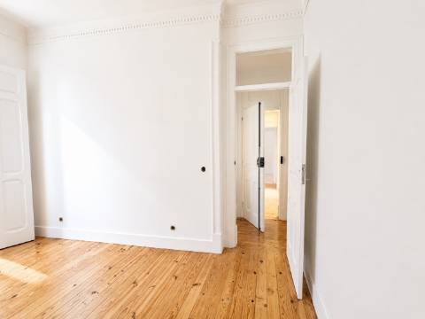 T2 a estrear com logradouro privativo | Viva Lisboa com elegância e conforto