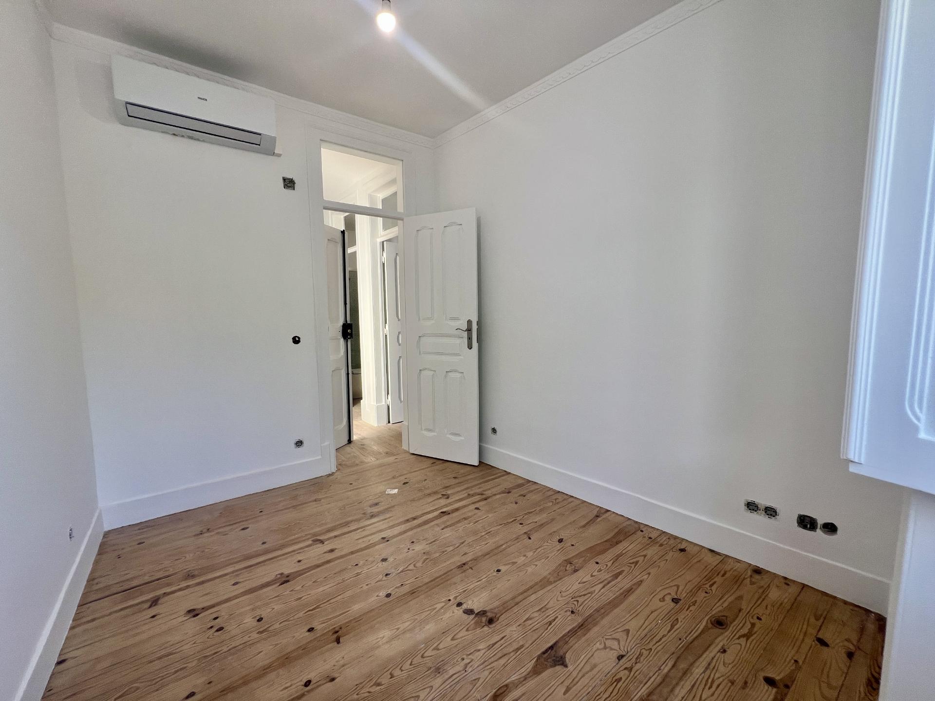 T3 Duplex totalmente recuperado na Avenida General Roçadas - viva em Lisboa com conforto e exclusividade