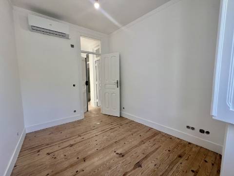 T3 Duplex totalmente recuperado na Avenida General Roçadas - viva em Lisboa com conforto e exclusividade