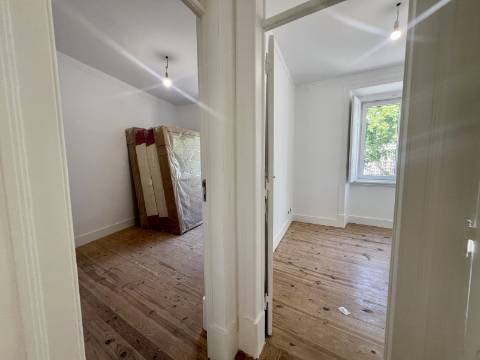 T3 Duplex totalmente recuperado na Avenida General Roçadas - viva em Lisboa com conforto e exclusividade