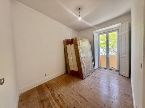 T3 Duplex totalmente recuperado na Avenida General Roçadas - viva em Lisboa com conforto e exclusividade