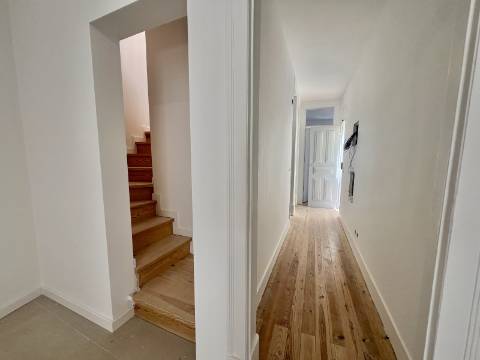 T3 Duplex totalmente recuperado na Avenida General Roçadas - viva em Lisboa com conforto e exclusividade