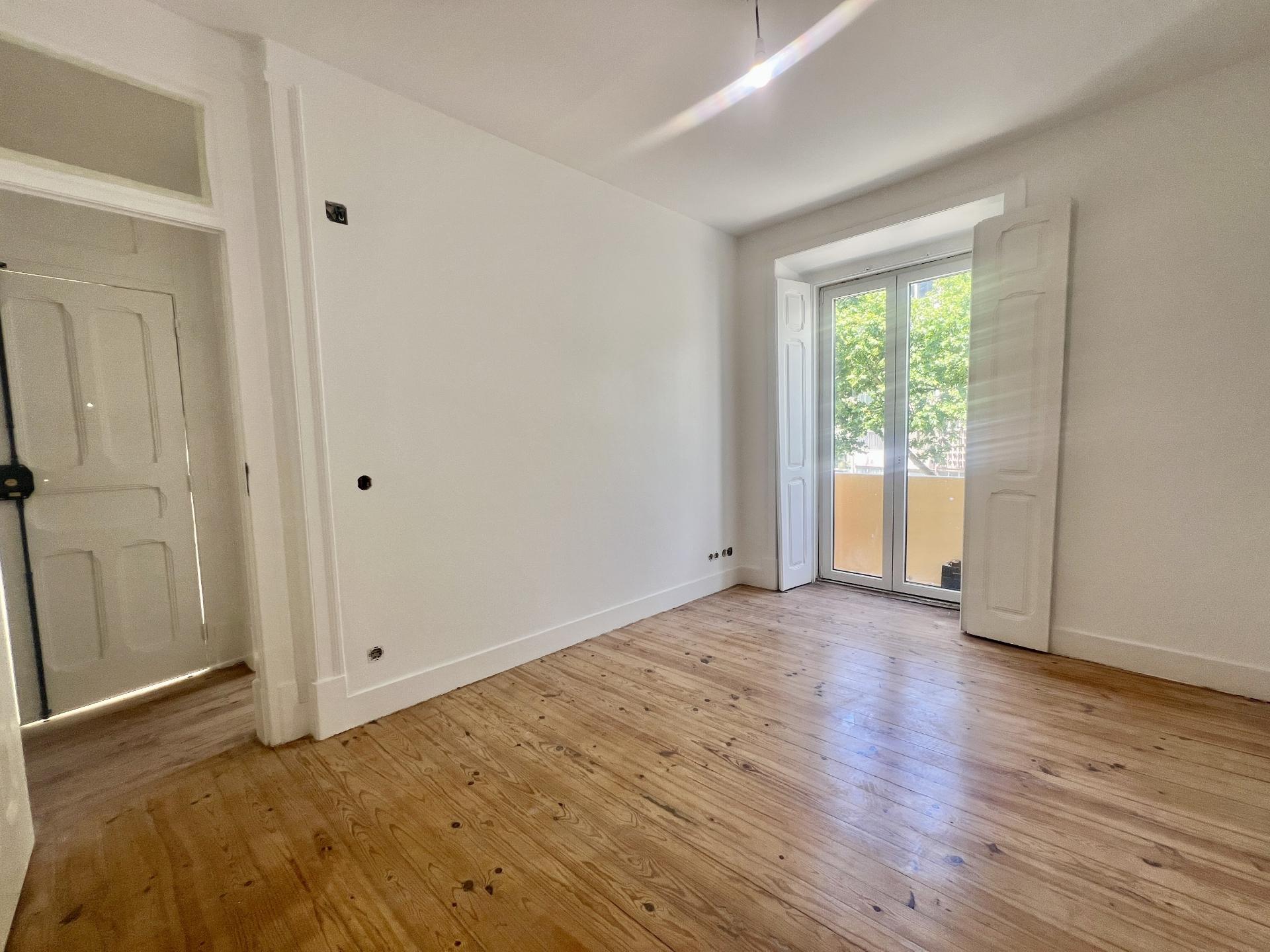 T3 Duplex totalmente recuperado na Avenida General Roçadas - viva em Lisboa com conforto e exclusividade