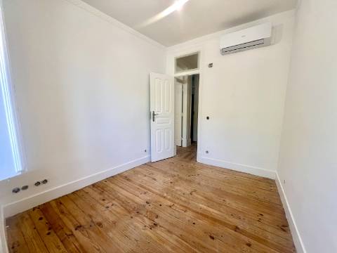 T3 Duplex totalmente recuperado na Avenida General Roçadas - viva em Lisboa com conforto e exclusividade