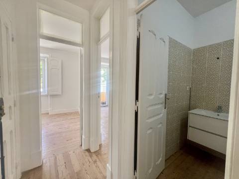 T3 Duplex totalmente recuperado na Avenida General Roçadas - viva em Lisboa com conforto e exclusividade