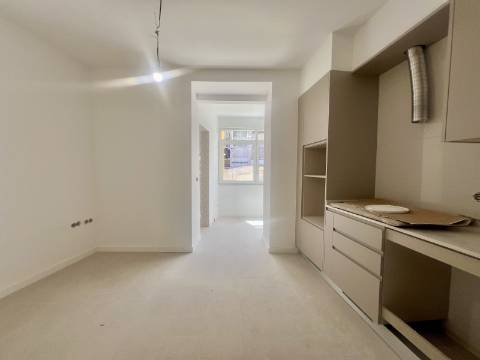 T3 Duplex totalmente recuperado na Avenida General Roçadas - viva em Lisboa com conforto e exclusividade