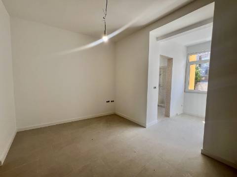 T3 Duplex totalmente recuperado na Avenida General Roçadas - viva em Lisboa com conforto e exclusividade