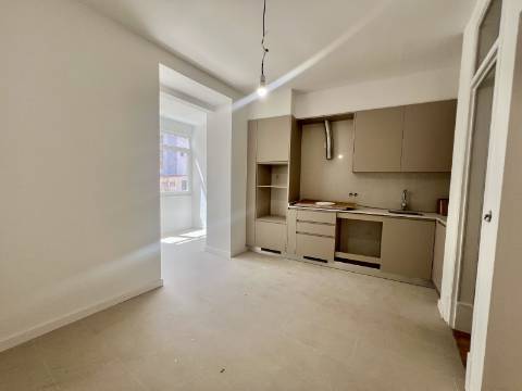 T3 Duplex totalmente recuperado na Avenida General Roçadas - viva em Lisboa com conforto e exclusividade