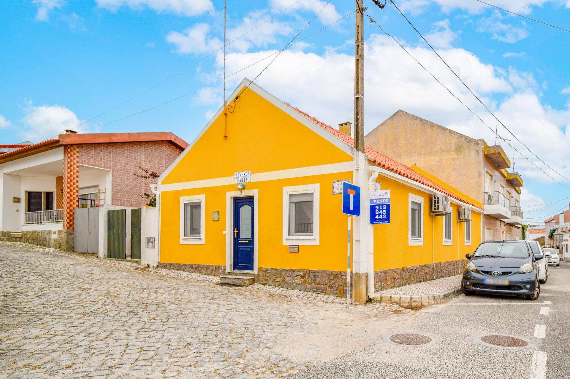 Moradia T2 com quintal e churrasqueira na Foz do Arelho