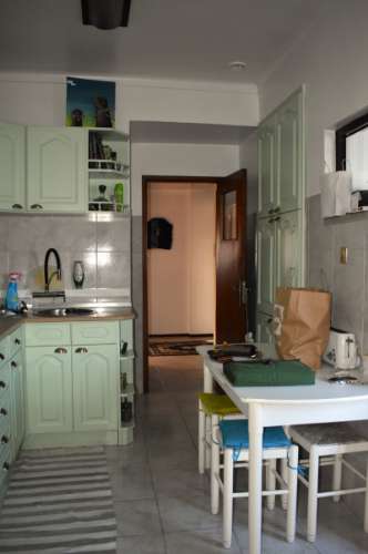 Apartamento T4 transformado em T3 com garagem