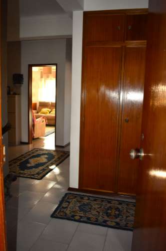 Apartamento T4 transformado em T3 com garagem