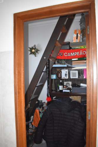 Apartamento T4 transformado em T3 com garagem